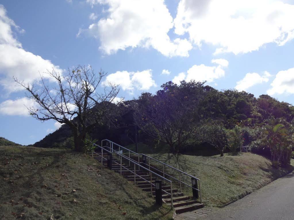 Motobu Green Park And Golf Course Exterior foto